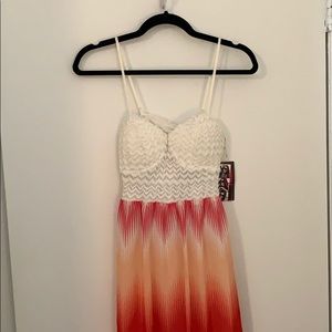 Maxi dress with key hole back